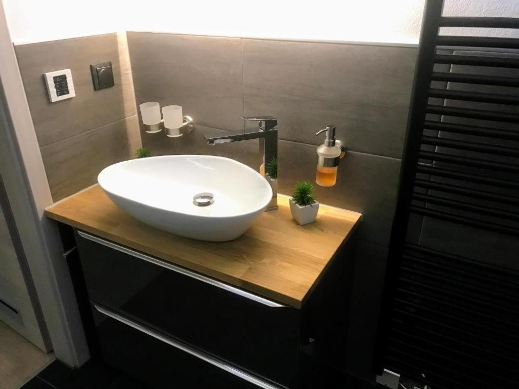 Salzhausblick Business Apartments - Zentrale Lage Am Salzhaus - Mwst-Rechnung Verfuegbar تسيتاو المظهر الخارجي الصورة